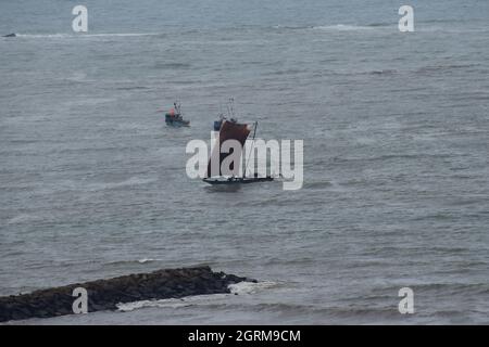 Barche di pescatori sulla spiaggia Foto Stock