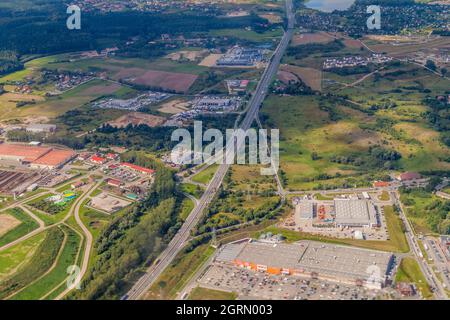 Veduta aerea dell'autostrada S7 vicino a Danzica, Polonia Foto Stock