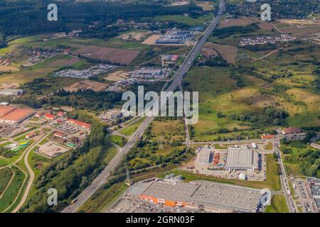 Veduta aerea dell'autostrada S7 vicino a Danzica, Polonia Foto Stock