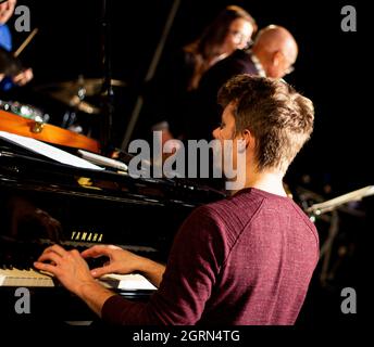 Clark Tracey, Alex Clarke, Art Themen, Will Barry - Art Themen e Alex Clarke Quintet - Herts Jazz Club - The Maltings Theatre - St Albans Foto Stock