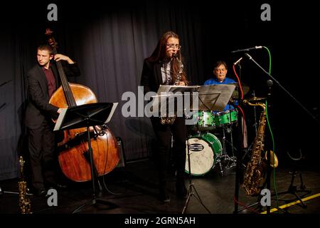 James Owston, Alex Clarke, Clark Tracey - Art Themen e Alex Clarke Quintet - Herts Jazz Club - The Maltings Theatre - St Albans Foto Stock