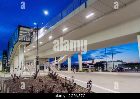 GDANSK, POLONIA - 2 SETTEMBRE 2016: Stazione ferroviaria all'aeroporto Lech Walesa Gdansk, Polonia Foto Stock