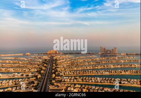 Dubai, Emirati Arabi Uniti - 09.24.2021 Man Made Island, Palm Jumeirah, Atlantis e Royal Atlantis hotels. Foto Stock