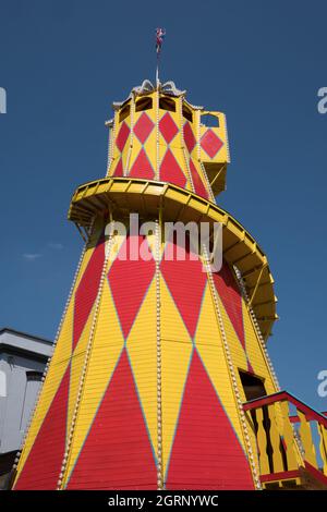 Helter Skelter rosso e giallo Foto Stock