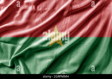 Sventolare la bandiera nazionale dettagliata del Burkina Faso Foto Stock