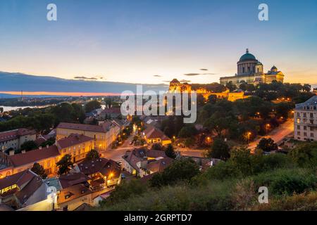 Esztergom (Gran): Collina del Castello con la Basilica, vista dal Calvario, Danubio in , Komarom-Esztergom, Ungheria Foto Stock