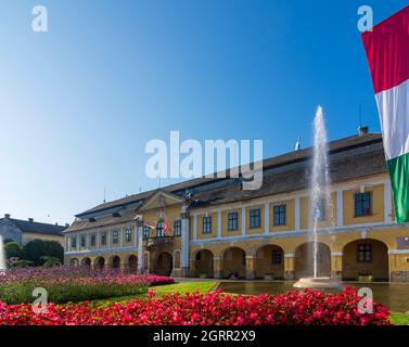 Esztergom (Gran): Municipio, Piazza Szechenyi in , Komarom-Esztergom, Ungheria Foto Stock
