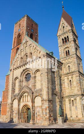 Torri frontali della storica cattedrale di Ribe, Danimarca Foto Stock