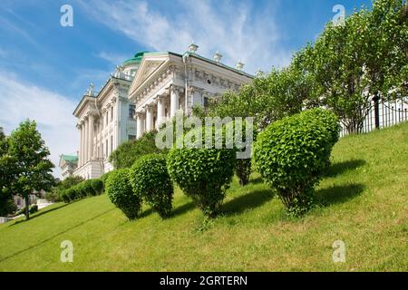 Mosca, Russia - 23 maggio 2021: La Casa Pashkov è uno degli edifici classicisti più famosi di Mosca, ora la Biblioteca di Stato Russa. Progettato da Foto Stock