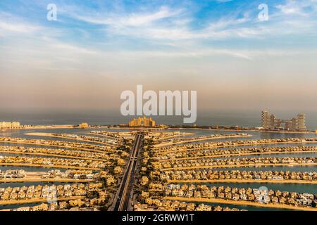 Dubai, Emirati Arabi Uniti - 09.24.2021 Man Made Island, Palm Jumeirah, Atlantis e Royal Atlantis hotels. Foto Stock