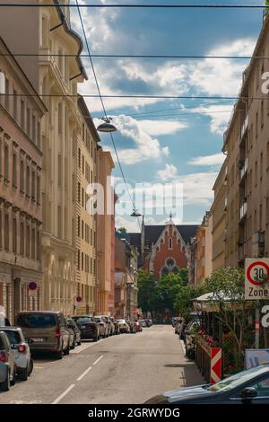 30 maggio 2019 Vienna, Austria - viste panoramiche di una delle città più belle d'Europa - Vienna. Popoli per le strade, vita urbana a Vienna. Nuvoloso primavera Foto Stock