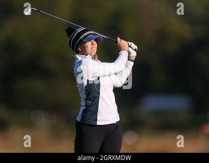 Galloway, New Jersey, Stati Uniti. 1 ottobre 2021. Matilda Castren di Finlandia guarda il suo fairway girato durante il 1 ° round dello ShopRite LPGA Classic presentato da Acer tenuto al Seaview, un hotel Dolce, sul Bay Course, a Galloway, NJ. Mike Langish/Cal Sport Media. Credit: csm/Alamy Live News Foto Stock