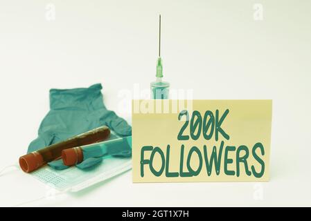 Simbolo di scrittura a mano 200K seguaci. Parola per numero di individui che seguono qualcuno in Instagram scrittura importante Medical Notes laboratorio di prova Foto Stock