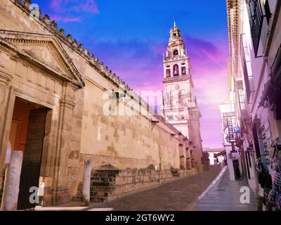 Calleja de las Flores, la Calleja de las Flores è una delle strade turistiche più popolari della città di Córdoba in Andalusia, Spagna. Foto Stock