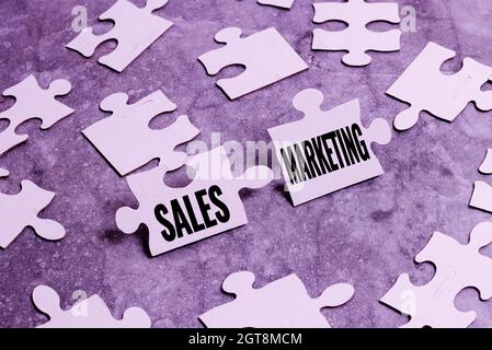 Scrittura visualizzazione testo Sales Marketing. Business idea introdurre prodotto o servizio per ottenere acquistato costruire un puzzle bianco non finito Foto Stock