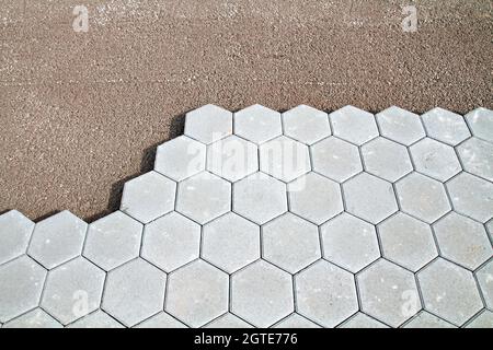 blocchi di calcestruzzo su letto di ghiaia Foto Stock