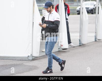 Mantorp, Svezia. 2 ottobre 2021. Il Principe Carl Philip guida la Porsche Carrera Cup Scandinavia nella finale di Mantorp a Mantorp, Svezia, il 02 ottobre 2021. Photo by Johan Valkonen/Stella Pictures/ABACAPRESS.COM Credit: Abaca Press/Alamy Live News Foto Stock