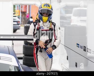 Mantorp, Svezia. 2 ottobre 2021. Il Principe Carl Philip guida la Porsche Carrera Cup Scandinavia nella finale di Mantorp a Mantorp, Svezia, il 02 ottobre 2021. Photo by Johan Valkonen/Stella Pictures/ABACAPRESS.COM Credit: Abaca Press/Alamy Live News Foto Stock