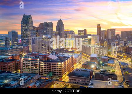 Vista aerea del centro di Detroit al crepuscolo nel Michigan USA Foto Stock