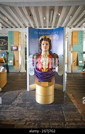 Primo piano del Figurehead per HMS Illustrious lanciato nel 1803 a Portsmouth Dockyard, Hampshire, Regno Unito il 29 settembre 2021 Foto Stock