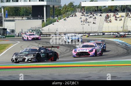 02.10.2021, Hockenheimring, Hockenheim, DTM 2021, Hockenheimring, 01.10. - 03.10.2021, nella foto Kelvin van der Linde (ZAF # 3), Team Audi Sportsline, Maximilian GOTZ (GER # 4), Mercedes-AMG Team HRT, Liam Lawson (NZL # 30), Red Bull AF Course Foto Stock