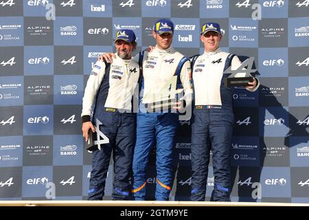 Podio corso 1 gentleman, BLAISE Mathieu (fra), HERRERO RACING, ritratto, DE GROODT Stéphane (bel), CHAZEL TECHNOLOGIE CORSO, ritratto, LABESCAT Franck (fra), GARA AUTOMOBILI CONSULTING, Ritratto durante il 5° round della Alpine Europa Cup 2021, dal 1 al 3 ottobre 2021 sul circuito Paul Ricard, a le Castellet, Francia - Foto Marc de Mattia/DPPI Foto Stock