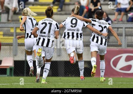 Roma, Italia. 2 ottobre 2021. Andrea Staskova di Juventus Women, Arianna Caruso di Juventus Women e Agnese Bonfantini di Juventus Women in azione durante la Women Series Un incontro tra ROMA E Juventus allo Stadio tre Fontane il 02 ottobre 2021 a Roma, Italia. Credit: Independent Photo Agency/Alamy Live News Foto Stock