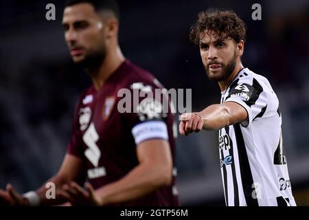 Torino, Italia. 2 ottobre 2021. Manuel Locatelli della Juventus FC reagisce durante la Serie A 2021/2022 partite di calcio tra Torino FC e Juventus FC allo Stadio Olimpico Grande Torino (Italia), 2 ottobre 2021. Foto Federico Tardito/Insidefoto Credit: Ininsidefoto srl/Alamy Live News Foto Stock