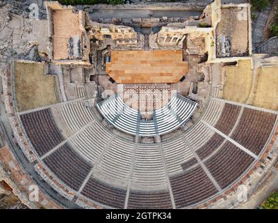 Veduta aerea dell'antico teatro greco di Taormina, Sicilia, Italia. Foto Stock
