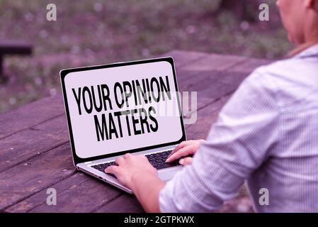 Scrittura a mano segno la vostra opinione conta. Vetrina aziendale show non siete d'accordo con qualcosa che è stato detto appena chiamata voce e video Foto Stock