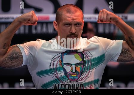 Il campione ucraino di pugilato Oleksandr Usyk si è allenato sul ring per i media al 02 in vista della lotta di sabato contro il campione britannico di pesi massimi Anthony Joshua che si terrà al Tottenham Hotspur Stadium. Londra, Regno Unito. Foto Stock