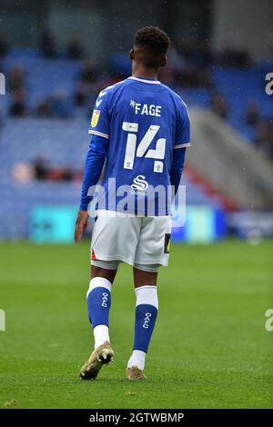 OLDHAM, REGNO UNITO. 2 OTTOBRE Oldham Athletic's Dylan Fage durante la partita della Sky Bet League 2 tra Oldham Athletic e Harrogate Town al Boundary Park di Oldham sabato 2 ottobre 2021. (Credit: Eddie Garvey | MI News) Credit: MI News & Sport /Alamy Live News Foto Stock