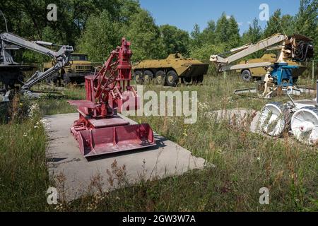 Robot che hanno contribuito a pulire la centrale elettrica di Cernobyl dopo l'esplosione - Cernobyl Town, Chernobyl Exclusion zone, Ucraina Foto Stock