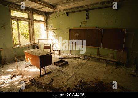 Classe nella Scuola del Distretto 3 - Pripyat, zona di esclusione di Chernobyl, Ucraina Foto Stock