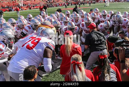 Piscataway, New Jersey, Stati Uniti. 2 ottobre 2021. Pre-partita per i Buckeyes prima di una partita di football NCAA tra gli Ohio state Buckeyes e i Rutgers Scarlet Knights allo SHI Stadium di Piscataway, il NJ Mike Langish/Cal Sport Media. Credit: csm/Alamy Live News Foto Stock