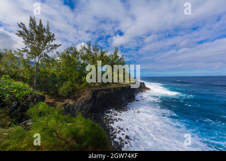 Costa di Cap Mechant luogo a Reunion Island durante una giornata di sole Foto Stock