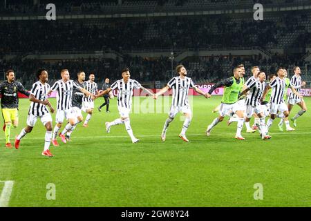 TORINO ITALIA- 2 ottobre lo Stadio Olimpico Grande Torino Juventus festeggia, dopo la fine della partita, una partita tra il FC Torino e il Juventus FC allo Stadio Olimpico il 2 ottobre 2021 a Torino. Credit: Christian Santi/Alamy Live News Foto Stock