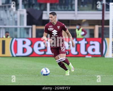 TORINO ITALIA- 2 ottobre Stadio Olimpico Grande Torino Sasa Lukic in azione durante la Serie A match tra FC Torino e Juventus FC allo Stadio Olimpico il 2 ottobre 2021 a Torino. Credit: Christian Santi/Alamy Live News Foto Stock