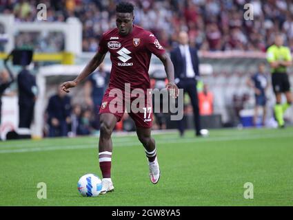 TORINO ITALIA- 2 ottobre Stadio Olimpico Grande Torino Wilfred Sono durante la Serie A match tra FC Torino e Juventus FC allo Stadio Olimpico il 2 ottobre 2021 a Torino. Credit: Christian Santi/Alamy Live News Foto Stock