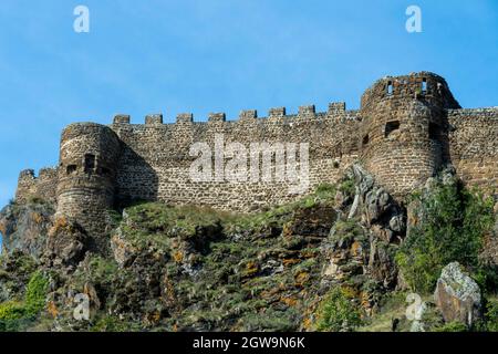 Polignac etichettato Les Plus Beaux Villages de France, merli della fortezza, Haute-Loire, Auvergne-Rhone-Alpes, Francia Foto Stock