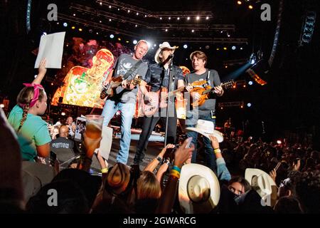 3 ottobre 2021: Brad Paisley si esibisce durante il 'Tour 2021' al North Island Credit Union Amphitheater di Chula Vista, California, il 2 ottobre 2021 (Credit Image: © Marissa carter/ZUMA Press Wire) Foto Stock