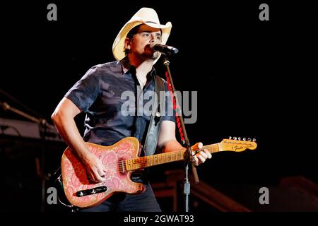 2 ottobre 2021: Brad Paisley si esibisce durante il 'Tour 2021' al North Island Credit Union Amphitheater di Chula Vista, California, il 2 ottobre 2021 (Credit Image: © Marissa carter/ZUMA Press Wire) Foto Stock