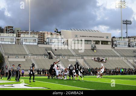 Honolulu, Hawaii, USA. 2 ottobre 2021. I Guerrieri delle Hawaii hanno ospitato i Bulldogs dello Stato di Fresno in un Clarence T.C. vuoto Ching Field al Manoa Campus, Honolulu, Hawaii. (Credit Image: © Steven Erler/ZUMA Press Wire) Foto Stock