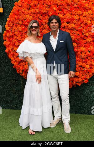 Delfi Blaquier e Ignacio 'Nacho' Figueras arrivano al Veuve Clicquot Polo Classic al Will Rogers state Historic Park a Los Angeles, California, il 2 ottobre 2021. (Foto di Conor Duffy/Sipa USA) Foto Stock