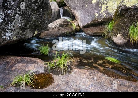 Parco Nazionale Peneda Gerês, Portogallo - 09 giugno 2021 : Fiume Laboreiro Foto Stock