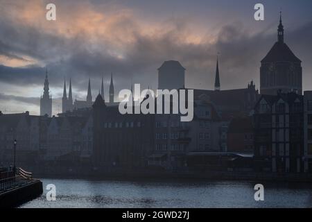 DANZICA, POLONIA - 2020 GENNAIO 17. Città vecchia di Gdańsk vicino. Foto Stock