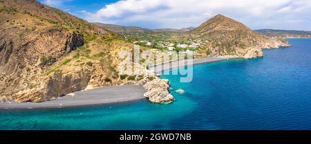 Spiaggia del vulcano Mavra Volia sull'isola di Chios, Grecia Foto Stock