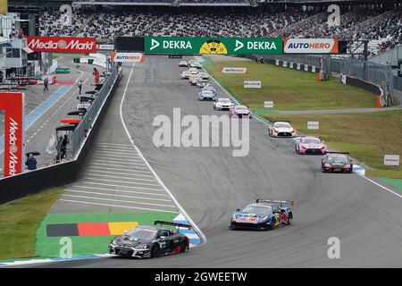 03.10.2021, Hockenheimring, Hockenheim, DTM 2021, Hockenheimring, 01.10. - 03.10.2021, nella foto gara di partenza: Kelvin van der Linde (ZAF # 3), Team Audi Sportsline, Liam Lawson (NZL # 30), Red Bull AF Course, Mike Rockenfeller (DEU # 9), Team Abt Sportsline, Maximilian GOTZ (GER # 4), Mercedes-AMG Team HRT, Daniel Juncadella, ESP # 8) Mercedes AMG Team GruppeM Racing, Sophia Florsch (DEU # 99), Team ABT Sportsline, Lucas di grassi (BRA # 37), Audi R8 LMS GT3, Timo Glock (DEU # 16), Rowe Racing Foto Stock