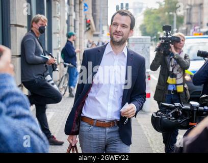 Berlino, Germania. 03 ottobre 2021. Johannes Vogel, vice presidente federale del FDP, partecipa ai colloqui esplorativi tra il suo partito e la SPD. Credit: Kay Nietfeld/dpa/Alamy Live News Foto Stock