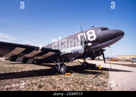 Uno Skytrain Douglas C-47, un aereo da carico della seconda Guerra Mondiale, nel Pima Air and Space Museum di Tucson, Arizona. Foto Stock